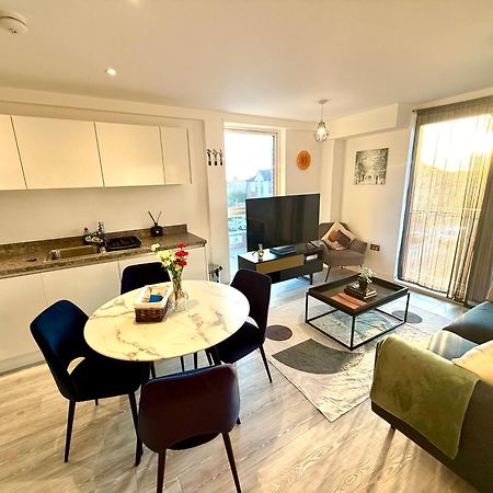 Relaxing 1-Bed Flat In Salford With Street Parking Apartment Manchester Exterior photo