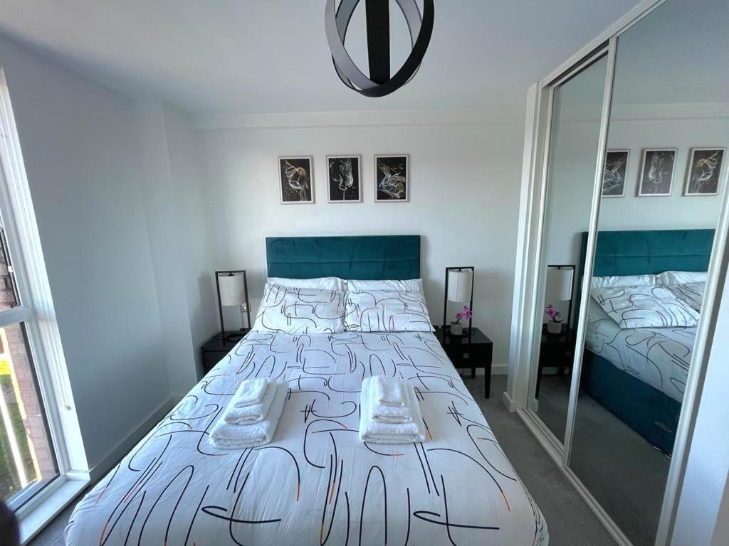 Relaxing 1-Bed Flat In Salford With Street Parking Apartment Manchester Exterior photo
